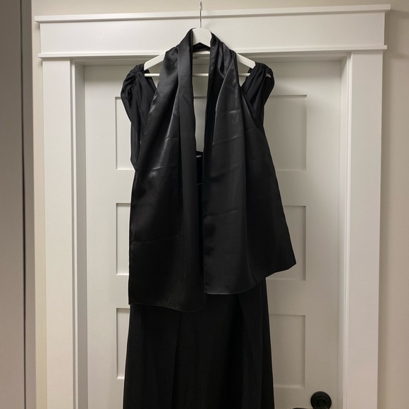 Floor length formal dress, black w/shawl, rhinestones at bustline. Size 14-16 - Picture 5 of 6